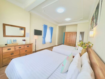 cozy hotel 140 cong quynh