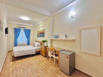 cozy hotel 140 cong quynh