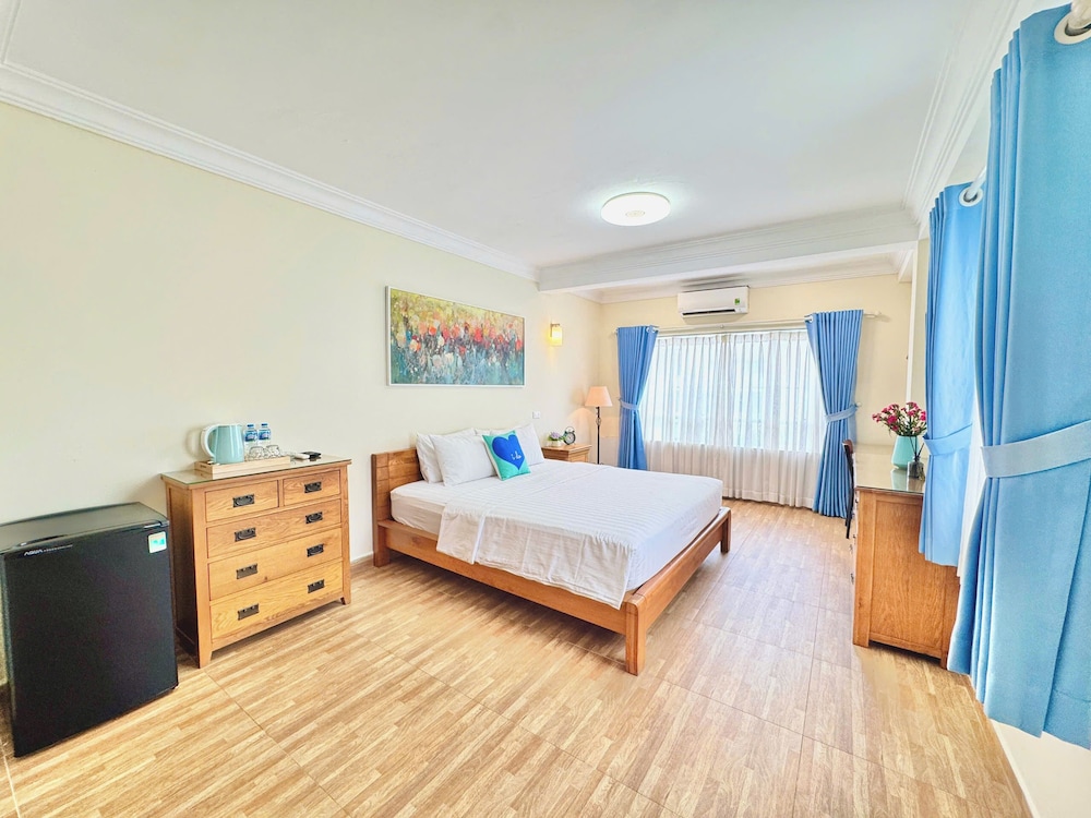cozy hotel 140 cong quynh