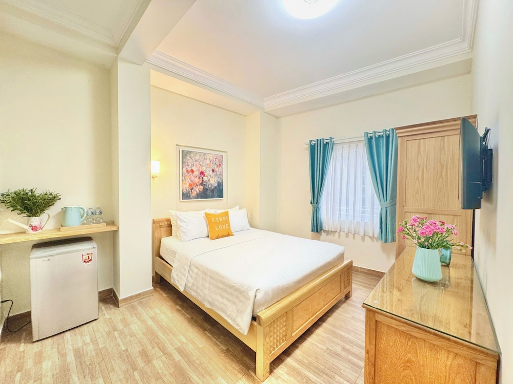 cozy hotel 140 cong quynh