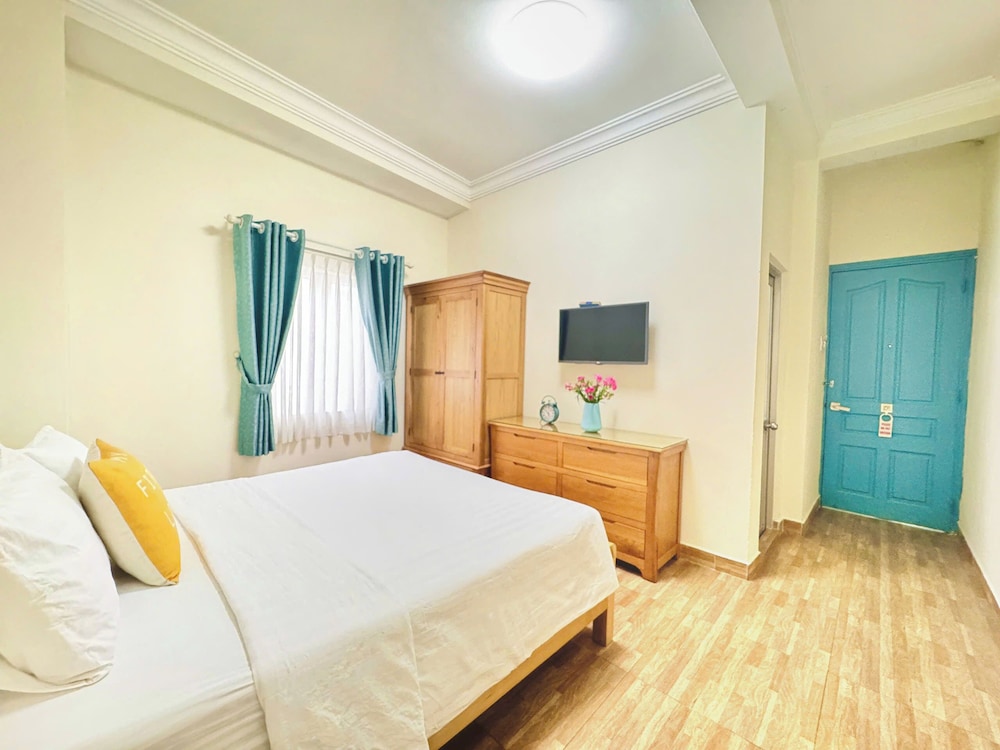 cozy hotel 140 cong quynh