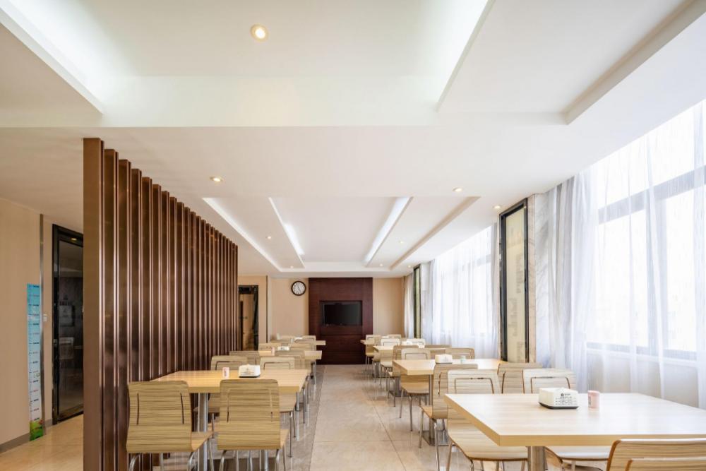 city comfort inn maoming renmin road walking street