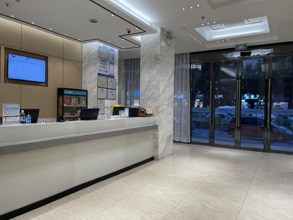 city comfort inn maoming renmin road walking street