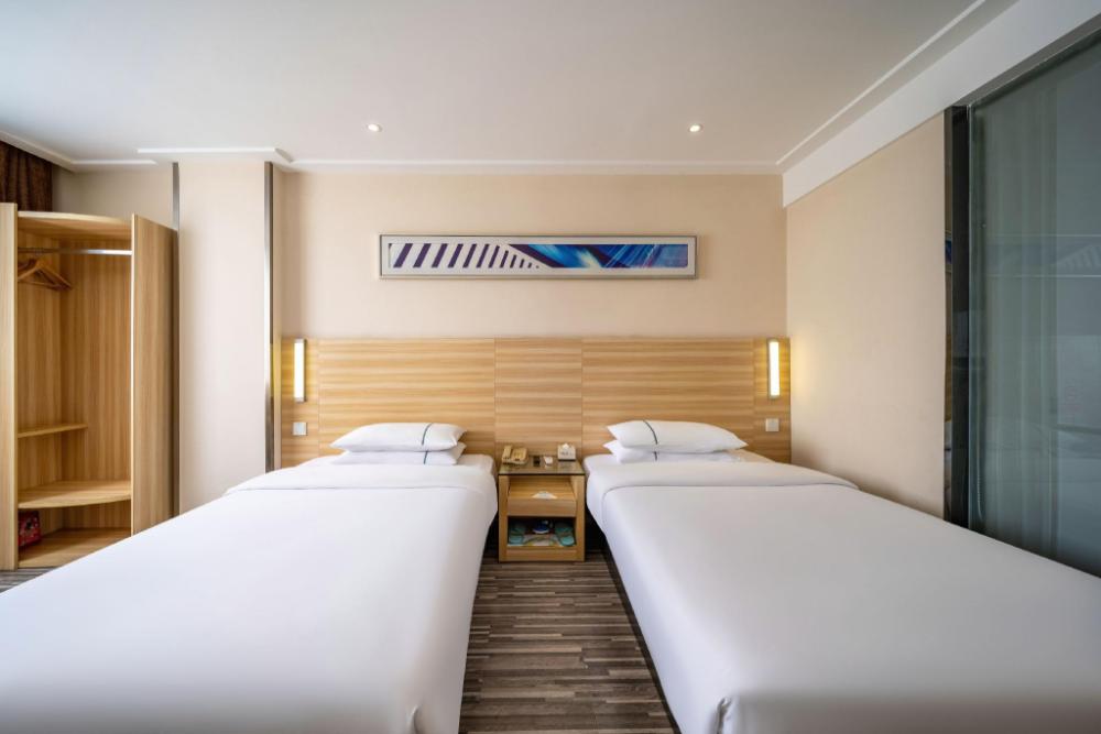 city comfort inn maoming renmin road walking street