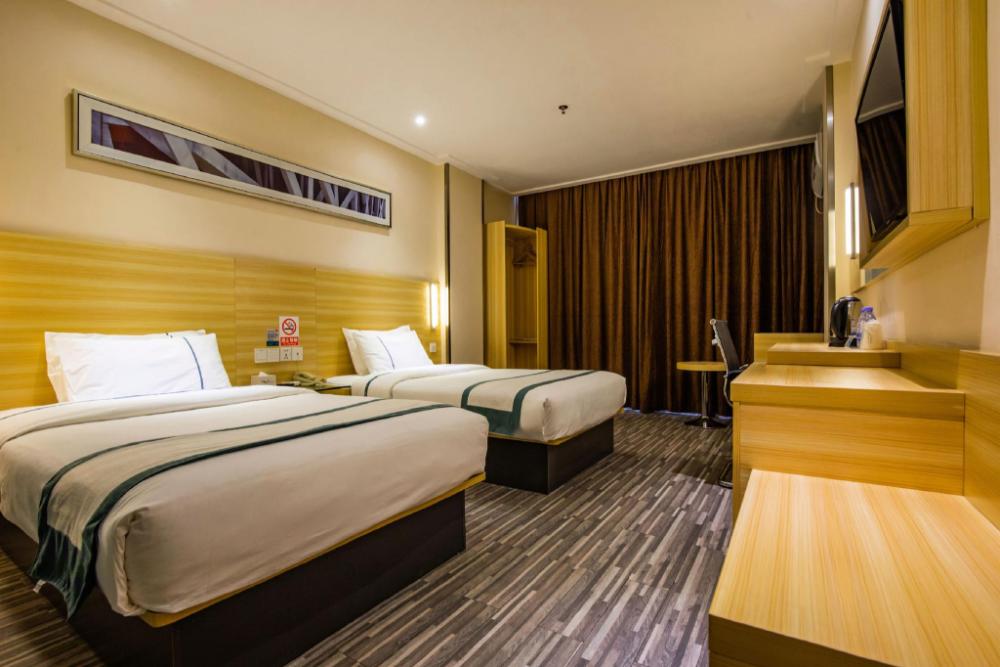 city comfort inn maoming renmin road walking street