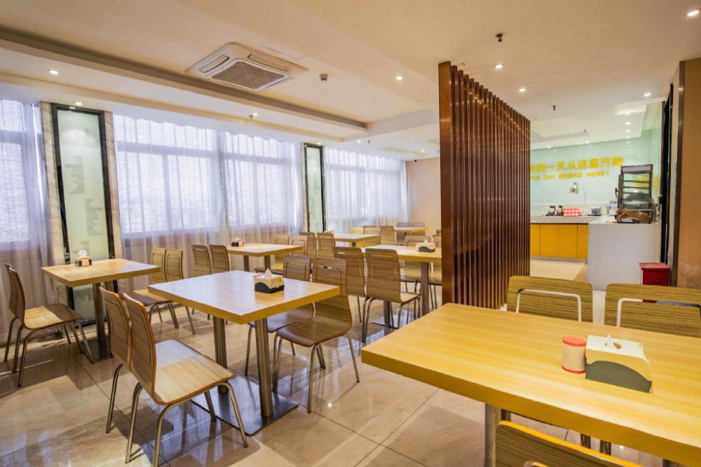 city comfort inn maoming renmin road walking street