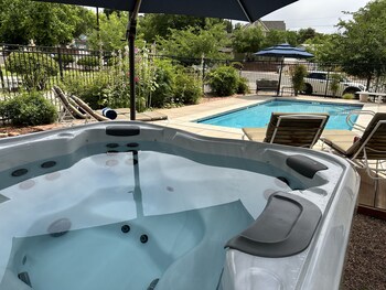 The Cottage @ 241 North,,3.5 star