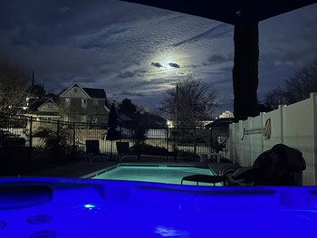 The Cottage @ 241 North,,3.5 star