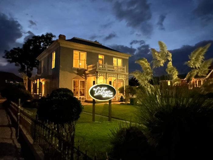 the cottage 241 north