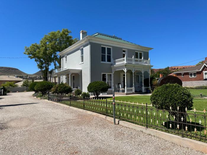 the cottage 241 north