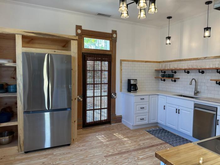 the cottage 241 north