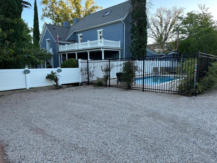 the cottage 241 north