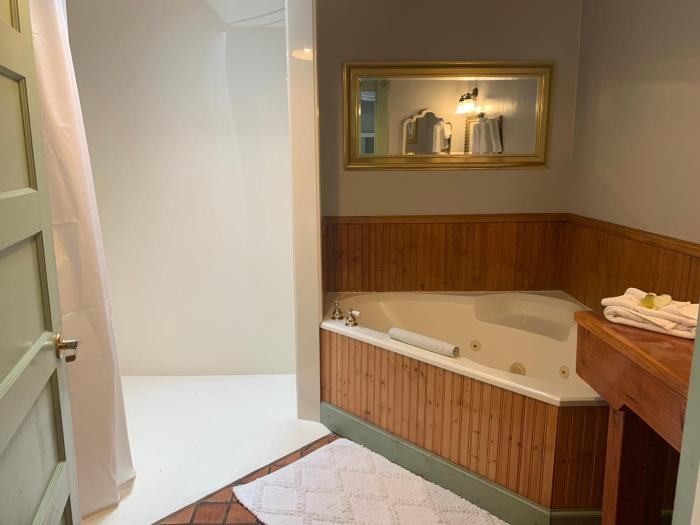 the cottage 241 north