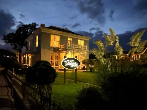 the cottage 241 north