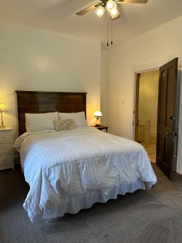 the cottage 241 north