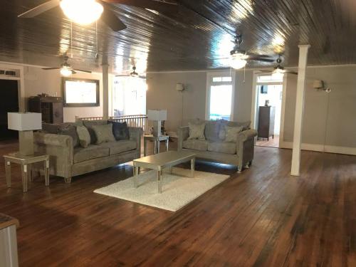 Bella's Boutique Hotel,,2 star