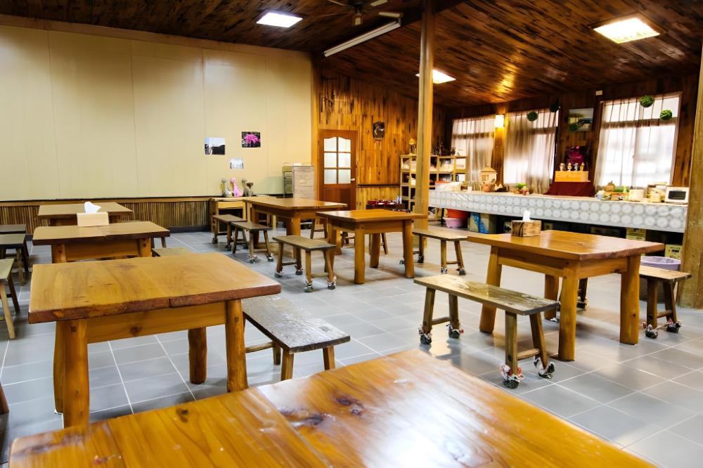 hand seeking alishan sunrise