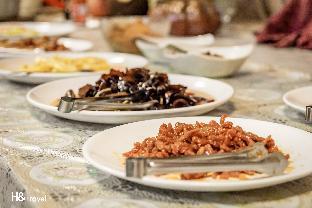 hand seeking alishan sunrise