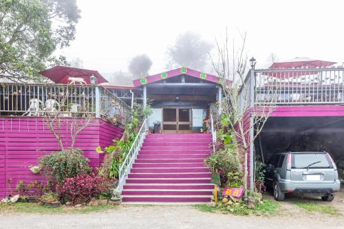 hand seeking alishan sunrise