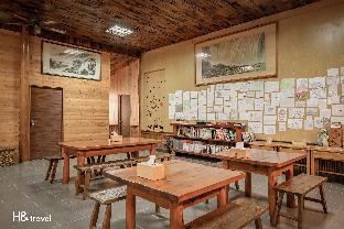 hand seeking alishan sunrise