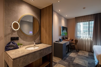 roaders plus hotel taipei station quarantine hotel