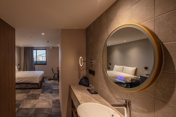 roaders plus hotel taipei station quarantine hotel