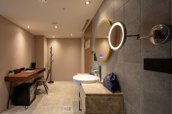 roaders plus hotel taipei station quarantine hotel
