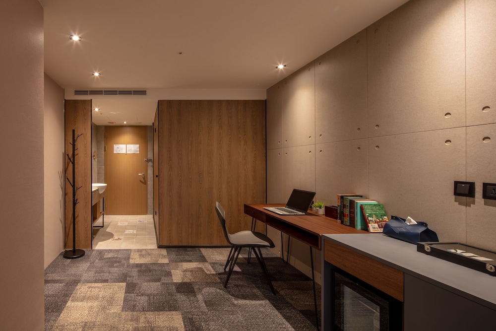 roaders plus hotel taipei station quarantine hotel