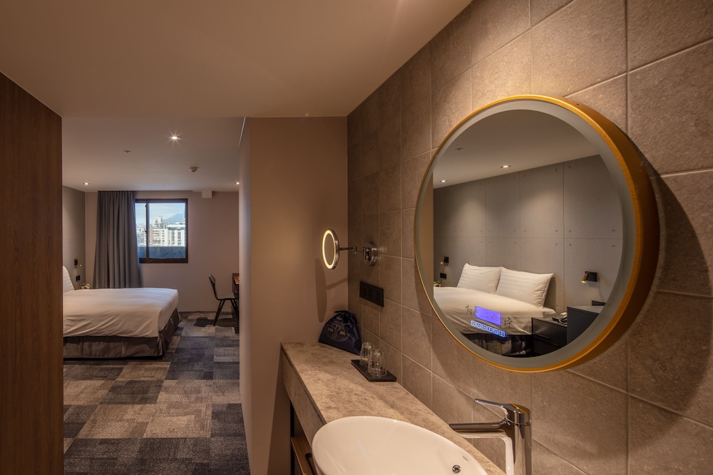 roaders plus hotel taipei station quarantine hotel