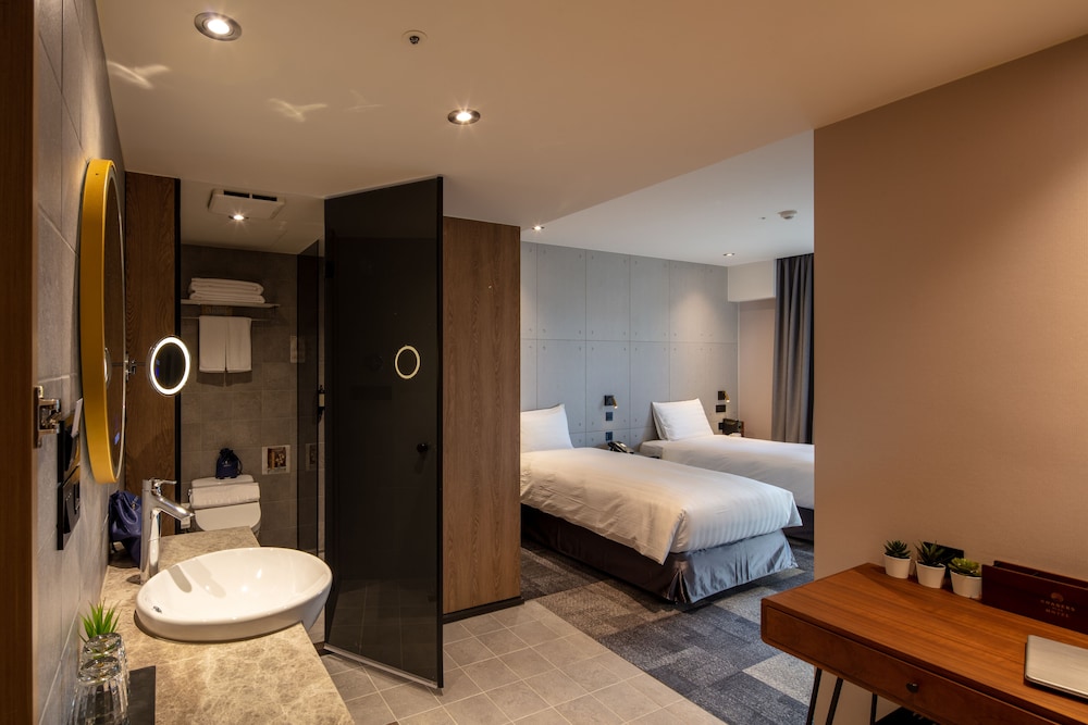 roaders plus hotel taipei station quarantine hotel