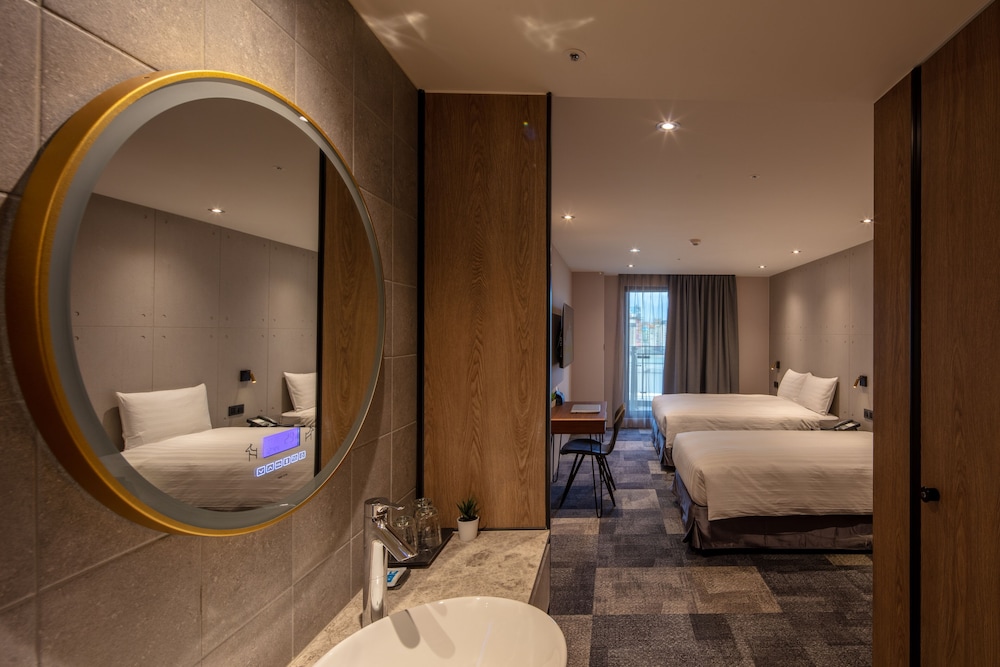 roaders plus hotel taipei station quarantine hotel