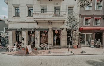 selvese collection galata 1875