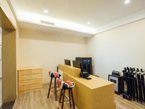 zmax hotels wuhan east lake