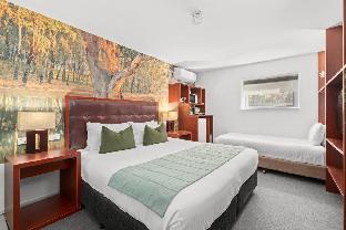 grand hotel wyong