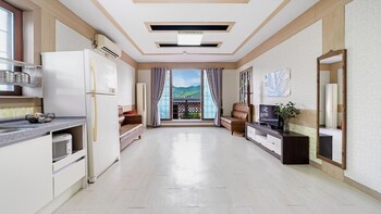 tongyeong hwanggeumbada pension