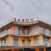 hotel largo beach