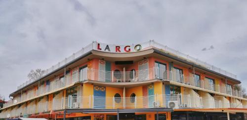 hotel largo beach