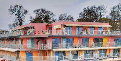 hotel largo beach