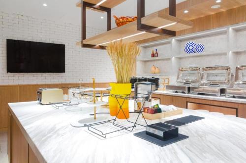 hanting premium beijing east gate of tsinghua uni