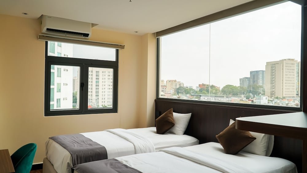 bros hotel