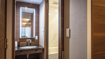 kariyushi condominium grandstay asahibashiekimae