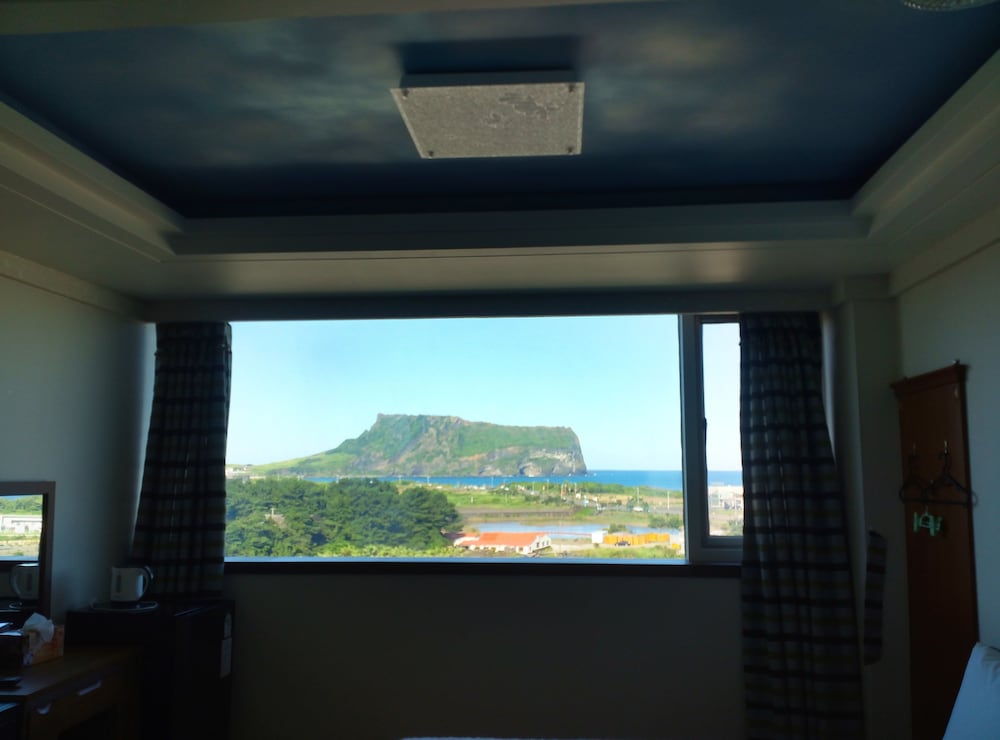 seongsanpo sky hotel