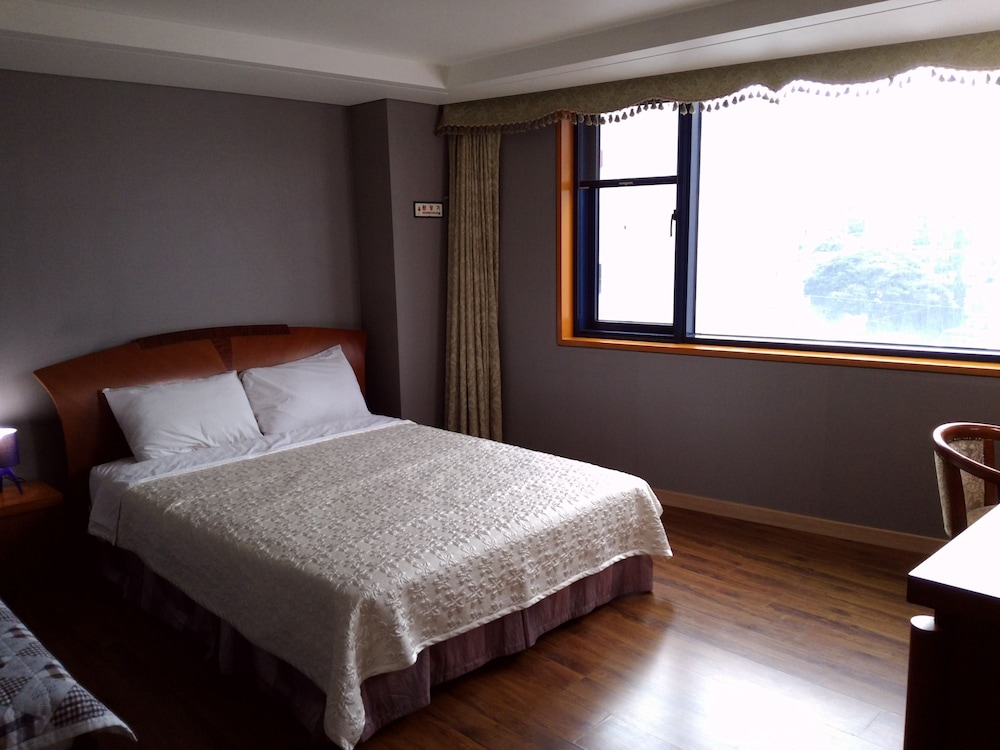 seongsanpo sky hotel