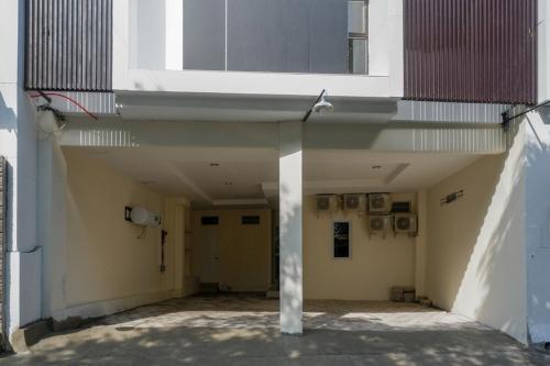 reddoorz near ambarrukmo plaza mall