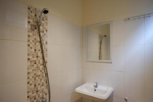 reddoorz near ambarrukmo plaza mall