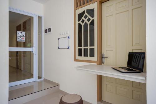 reddoorz near ambarrukmo plaza mall