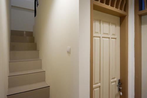 reddoorz near ambarrukmo plaza mall