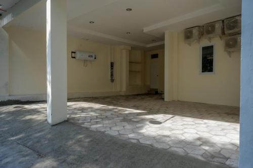 reddoorz near ambarrukmo plaza mall
