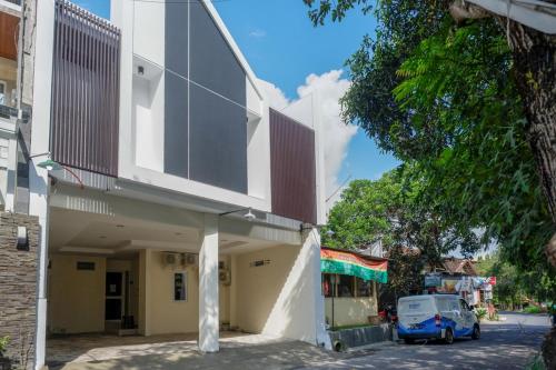 reddoorz near ambarrukmo plaza mall