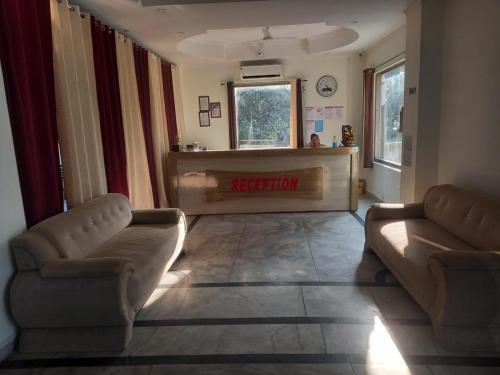 hotel corbett regency